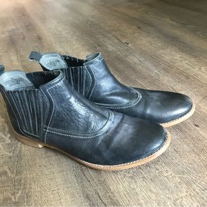 Women’s Roan leather grey ankle boots, size 10.